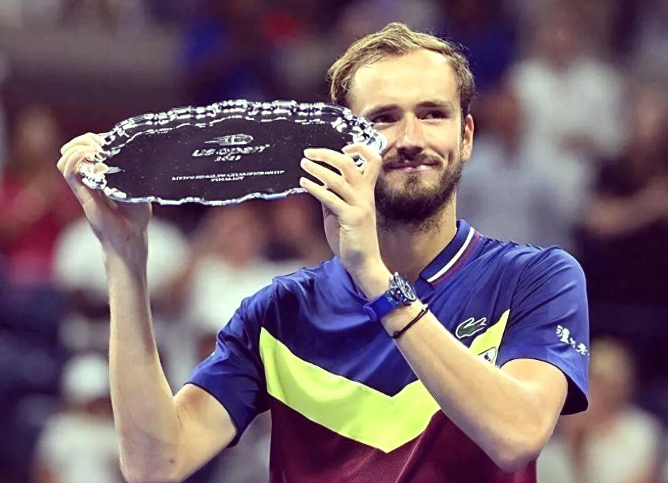 世界网球队力克英国网球队，德约科维奇惊艳世界