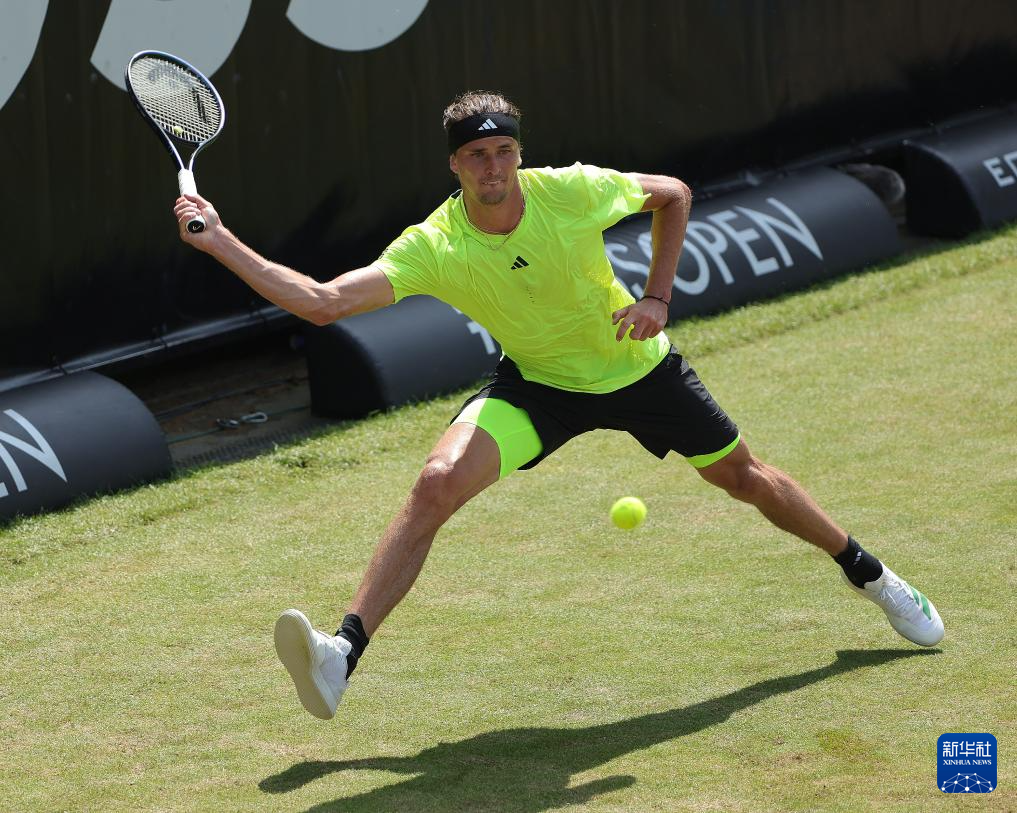 欧洲网球队逆转英国网球队，兹维列夫关键制胜