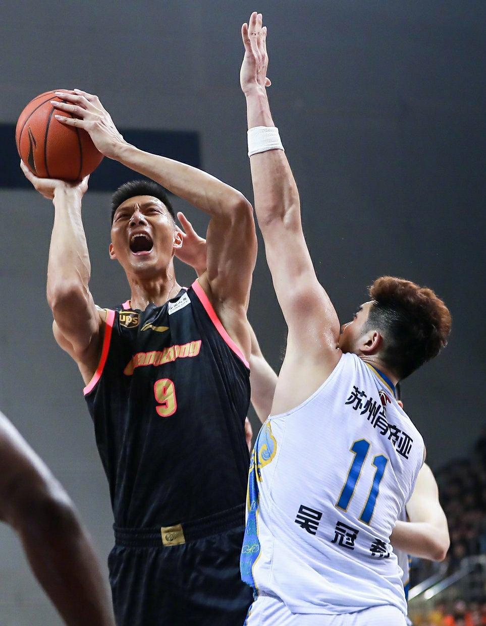 北京队横扫上海队,易建联带队取胜 北京队横扫上海队,易建联带队取胜