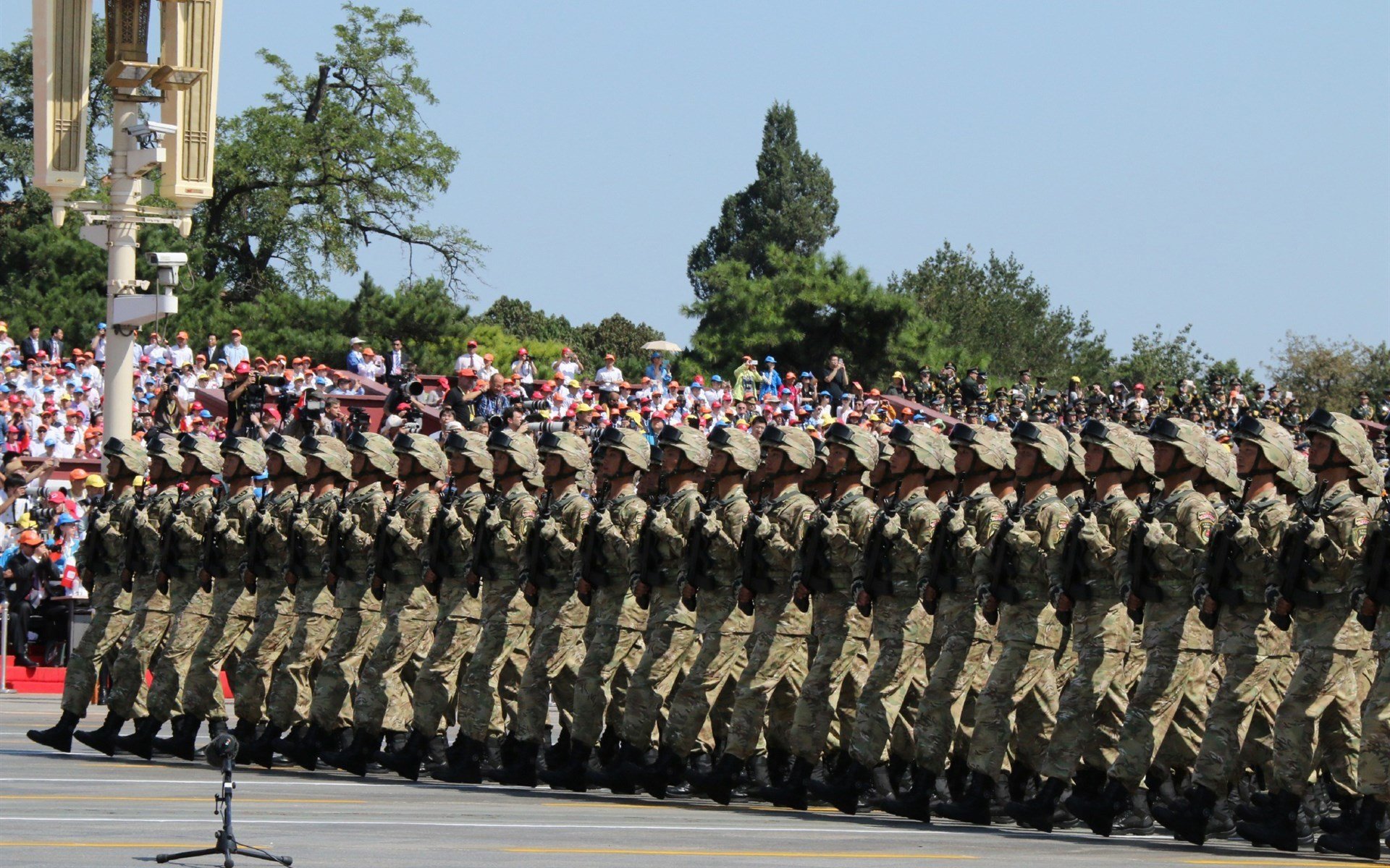 封神之夜，唯一王座在F1年度争冠终极战，阿克以一场无懈可击的统治，重写历史剧本